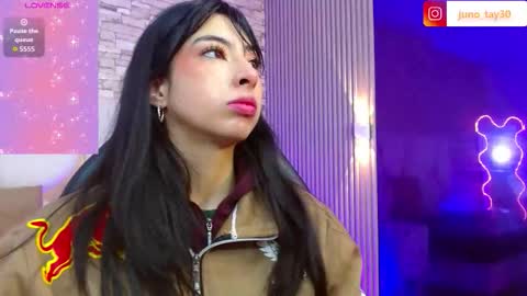 Snapshot of juno_tay chatting on November 21, 11:42 am JUNO online show from November 21, 11:42 am