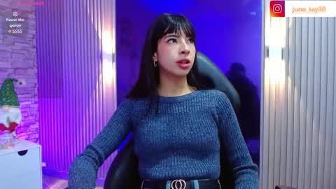 Snapshot of juno_tay chatting on December 2, 11:48 am JUNO online show from December 2, 11:48 am