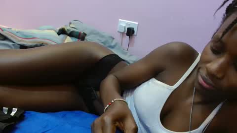 Snapshot of just_isla chatting on January 14, 2:55 pm Sexy Isla online show from January 14, 2:55 pm