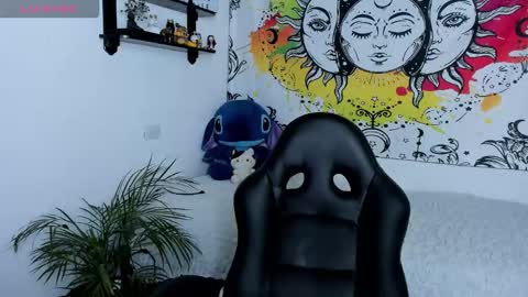 Snapshot of just_katiex chatting on November 6, 12:06 pm Sofia online show from November 6, 12:06 pm