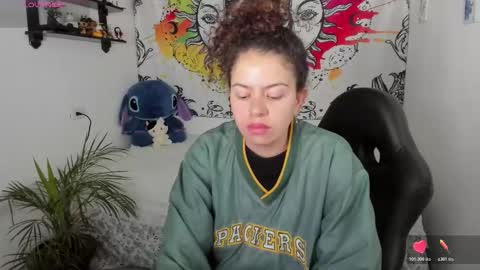 Snapshot of just_katiex chatting on December 3, 1:42 pm Sofia online show from December 3, 1:42 pm