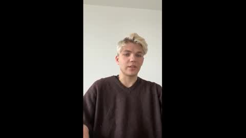 Snapshot of justin_cutie chatting on December 14, 1:49 pm U bf Justin online show from December 14, 1:49 pm