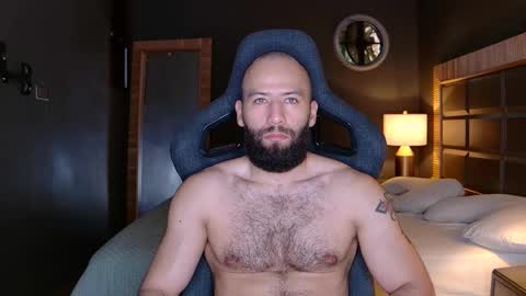 Snapshot of justin_hton chatting on November 2, 11:12 am Justin online show from November 2, 11:12 am