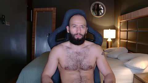 Snapshot of justin_hton chatting on November 6, 11:33 am Justin online show from November 6, 11:33 am