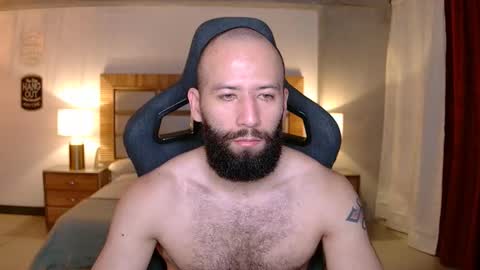 Snapshot of justin_hton chatting on November 30, 2:37 am Justin online show from November 30, 2:37 am