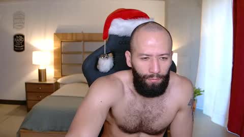 Snapshot of justin_hton chatting on December 1, 11:59 am Justin online show from December 1, 11:59 am