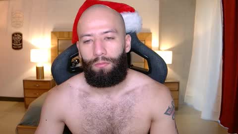 Snapshot of justin_hton chatting on December 5, 11:41 am Justin online show from December 5, 11:41 am