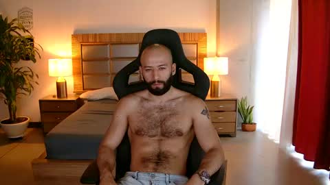 Snapshot of justin_hton chatting on May 16, 12:26 pm Justin online show from May 16, 12:26 pm