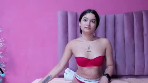 JUSTIN Y JAZMIN online show from February 18, 12:04 am