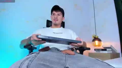 Justin online show from December 13, 7:53 pm