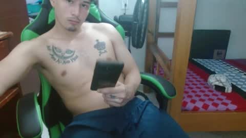 Snapshot of justin_taylor02 chatting on October 3, 5:10 pm justin_taylor02 online show from October 3, 5:10 pm