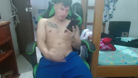 Snapshot of justin_taylor02 chatting on October 10, 12:15 pm justin_taylor02 online show from October 10, 12:15 pm