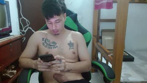 Snapshot of justin_taylor02 chatting on October 11, 1:53 pm justin_taylor02 online show from October 11, 1:53 pm