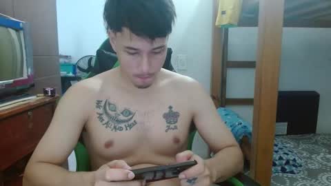 Snapshot of justin_taylor02 chatting on October 12, 2:05 pm justin_taylor02 online show from October 12, 2:05 pm