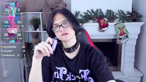 Snapshot of justin_twinkboy chatting on December 28, 11:05 pm JUSTIN online show from December 28, 11:05 pm