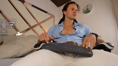 Snapshot of justin_valverde chatting on February 3, 7:52 pm Justin online show from February 3, 7:52 pm