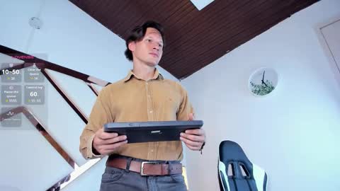 Snapshot of justin_valverde chatting on February 10, 7:40 pm Justin online show from February 10, 7:40 pm