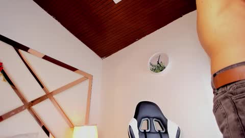 Snapshot of justin_valverde chatting on February 15, 2:30 am Justin online show from February 15, 2:30 am