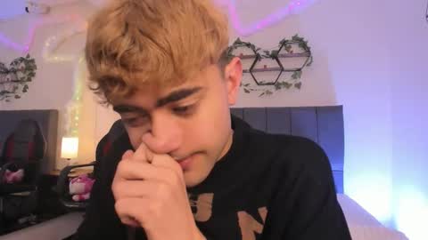 Justin online show from December 3, 11:19 am