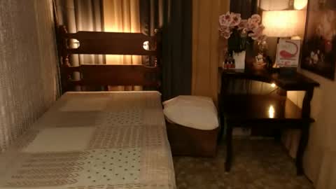 justine_hunk online show from February 26, 8:15 am