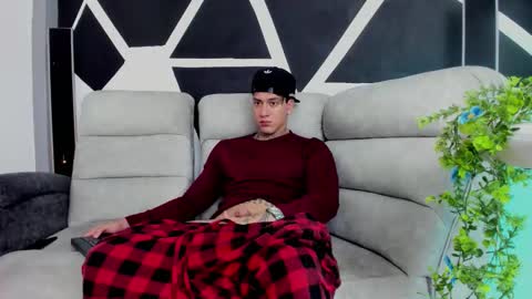 Snapshot of justinfuller_31 chatting on November 6, 11:15 pm justinfuller_31 online show from November 6, 11:15 pm