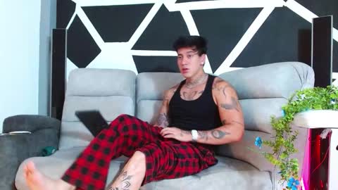 Snapshot of justinfuller_31 chatting on November 28, 11:29 pm justinfuller_31 online show from November 28, 11:29 pm