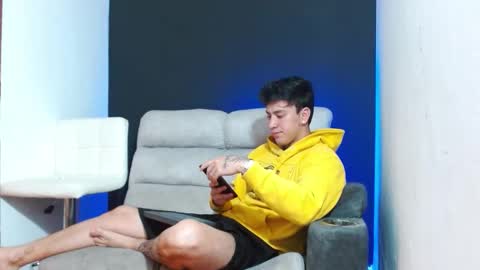 justinfuller_31 online show from March 16, 9:19 pm