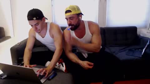 Snapshot of justjamesldn chatting on December 1, 11:26 am justjamesldn online show from December 1, 11:26 am