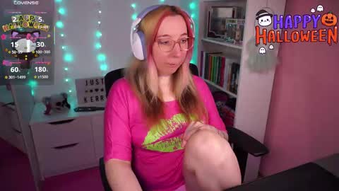 Snapshot of justkerryx chatting on October 31, 8:48 am Kerry online show from October 31, 8:48 am