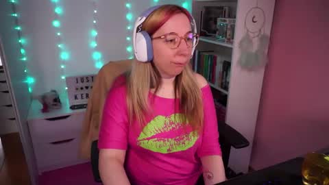 Snapshot of justkerryx chatting on November 4, 10:03 am Kerry online show from November 4, 10:03 am