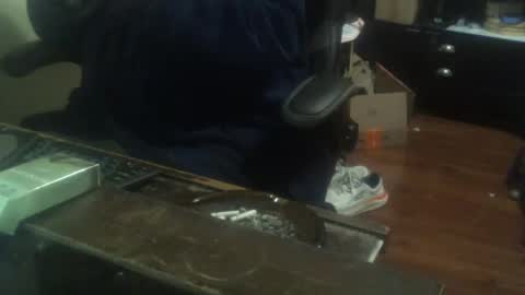 Snapshot of justmeohio chatting on December 17, 2:50 am justmeohio online show from December 17, 2:50 am