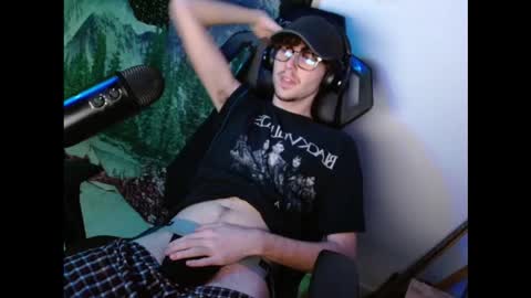 Snapshot of juststonie chatting on November 19, 1:05 am juststonie online show from November 19, 1:05 am