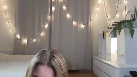 Snapshot of jynny_kiss chatting on March 6, 12:54 am Sinikka online show from March 6, 12:54 am