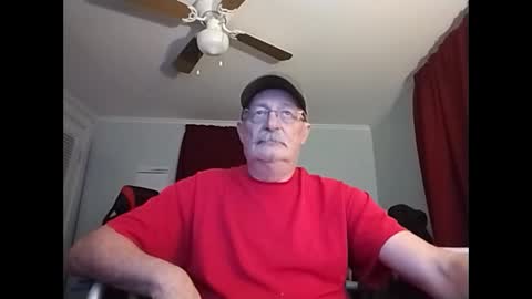 Snapshot of kabriggs136 chatting on December 2, 11:18 pm kabriggs136 online show from December 2, 11:18 pm