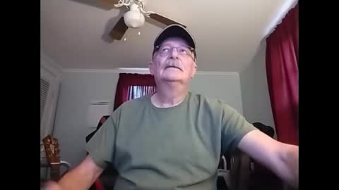 Snapshot of kabriggs136 chatting on December 4, 9:57 pm kabriggs136 online show from December 4, 9:57 pm