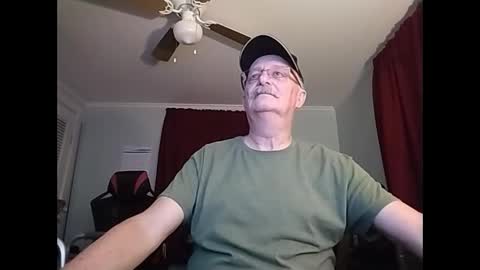 Snapshot of kabriggs136 chatting on December 5, 1:36 am kabriggs136 online show from December 5, 1:36 am