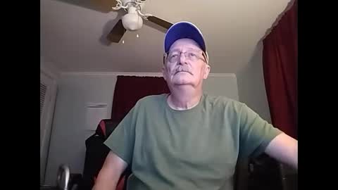 Snapshot of kabriggs136 chatting on December 6, 12:34 am kabriggs136 online show from December 6, 12:34 am