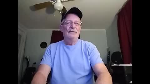 Snapshot of kabriggs136 chatting on February 25, 12:25 am kabriggs136 online show from February 25, 12:25 am