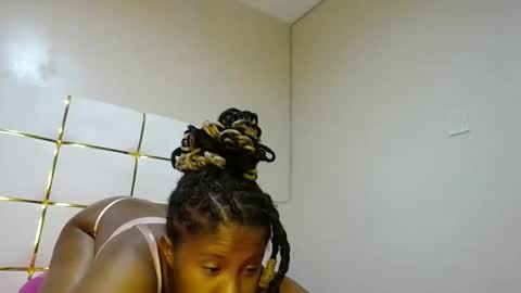 Snapshot of kadime001 chatting on February 19, 1:18 am kadime online show from February 19, 1:18 am
