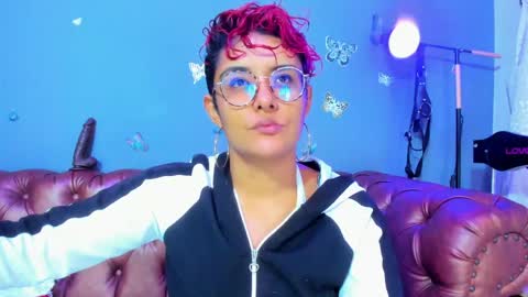 kaira_mosse_ online show from May 9, 11:26 am