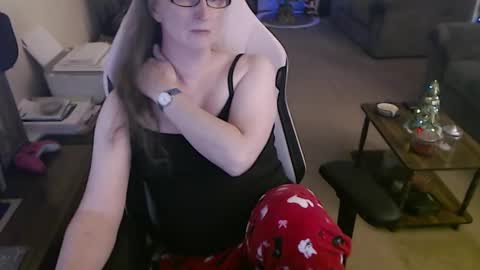 Snapshot of kait331 chatting on November 27, 2:46 am Camprincess331 online show from November 27, 2:46 am