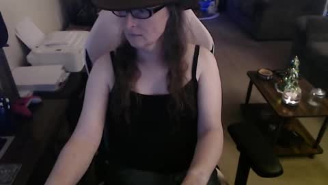 Snapshot of kait331 chatting on December 3, 2:30 am Camprincess331 online show from December 3, 2:30 am