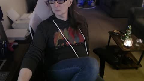 Snapshot of kait331 chatting on December 4, 2:54 am Camprincess331 online show from December 4, 2:54 am