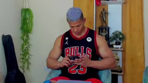 kale thomson online show from March 2, 12:31 am