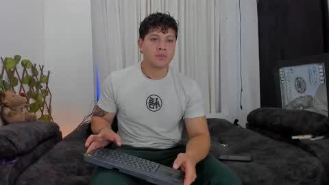 Snapshot of kaledd_musclee chatting on October 23, 8:18 pm Kaledd musclees room Master online show from October 23, 8:18 pm