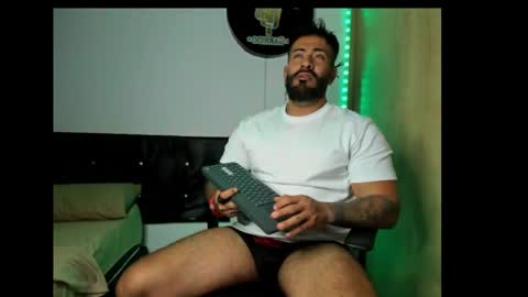 Snapshot of kaleth_price chatting on November 13, 8:52 pm Kaleth Price online show from November 13, 8:52 pm