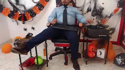 Snapshot of kalethbigdick88 chatting on October 23, 11:57 pm Kaleth online show from October 23, 11:57 pm