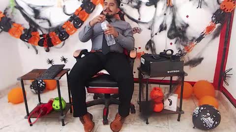 Snapshot of kalethbigdick88 chatting on October 28, 7:12 am Kaleth online show from October 28, 7:12 am