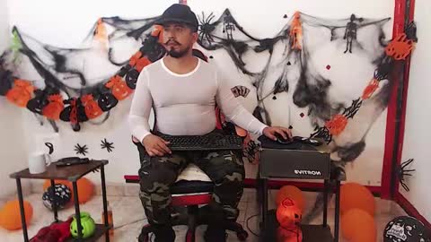 Snapshot of kalethbigdick88 chatting on November 1, 5:42 am Kaleth online show from November 1, 5:42 am