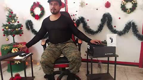 Snapshot of kalethbigdick88 chatting on November 21, 11:36 pm Kaleth online show from November 21, 11:36 pm